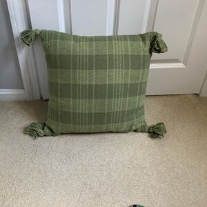 Beautiful green plaid pillow never used nwt